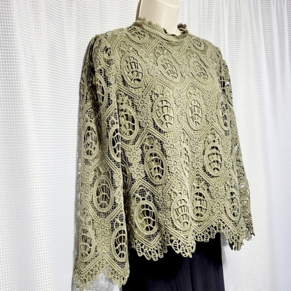Ultra Pink Sage Crochet Lacey Scalloped Bell Sleeve & Lined Pop Over Blouse (L) - Picture 3 of 12